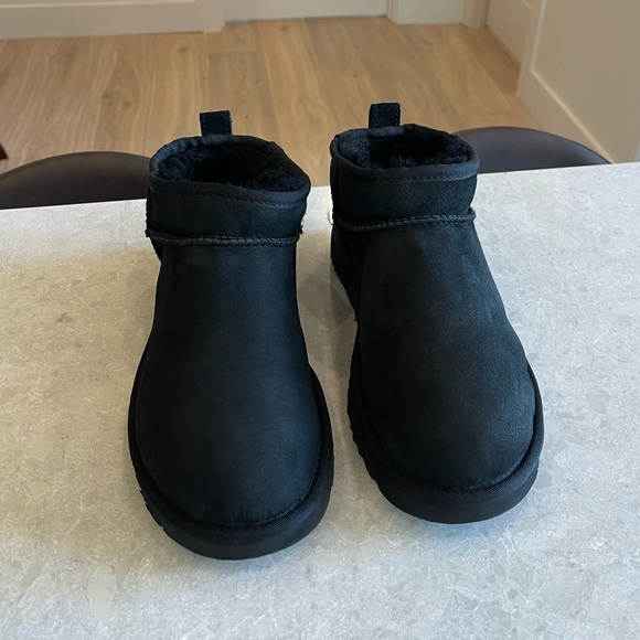UGG Ultra Mini Classic Boot Black Size 10 US - Picture 8 of 12